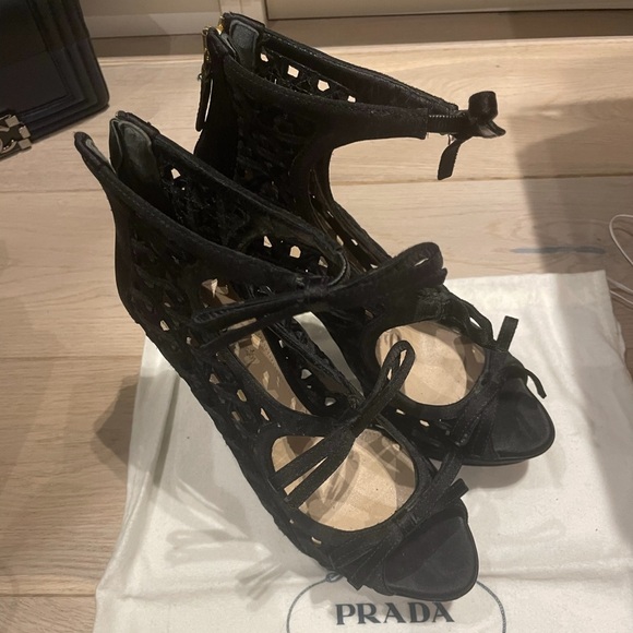 Prada heels - Picture 4 of 9